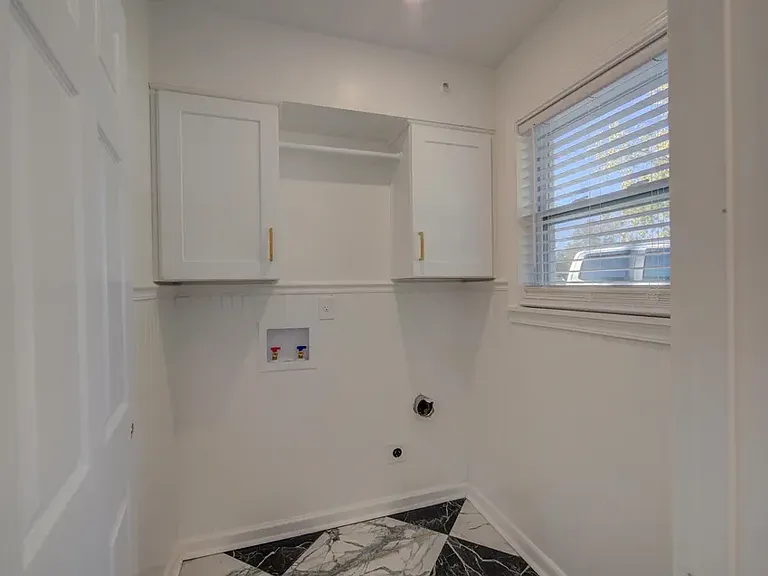 1048 Peterson Lake Rd — Photo 10