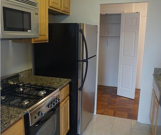 3rd image of 300 W 55th St APT 18E
