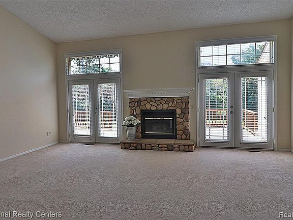 5th image of 41183 Todd Ln