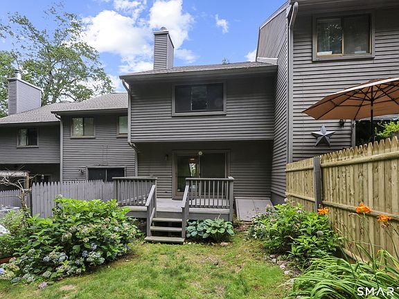 3rd image of 148 Conestoga Way #148