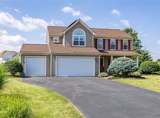 59 Sweet Pea Dr, West Henrietta, NY 14586