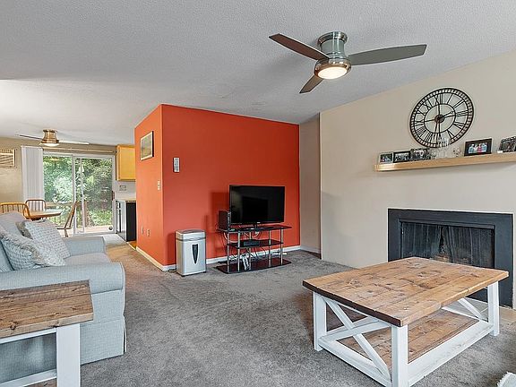 3rd image of 167 Fieldstone Dr