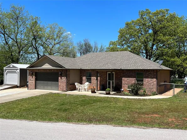 407 E Carlos Ave, Bristow, OK 74010