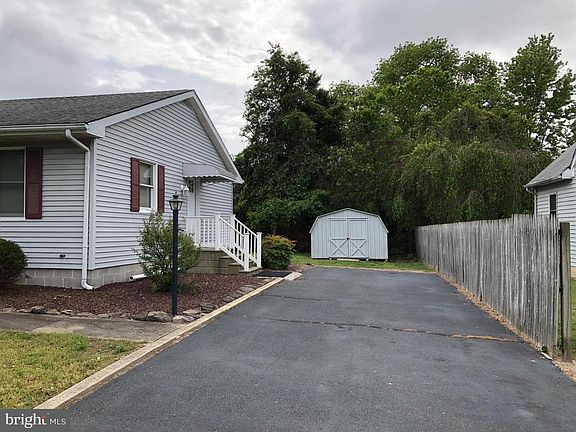 4th image of 738 Hurley Park Dr