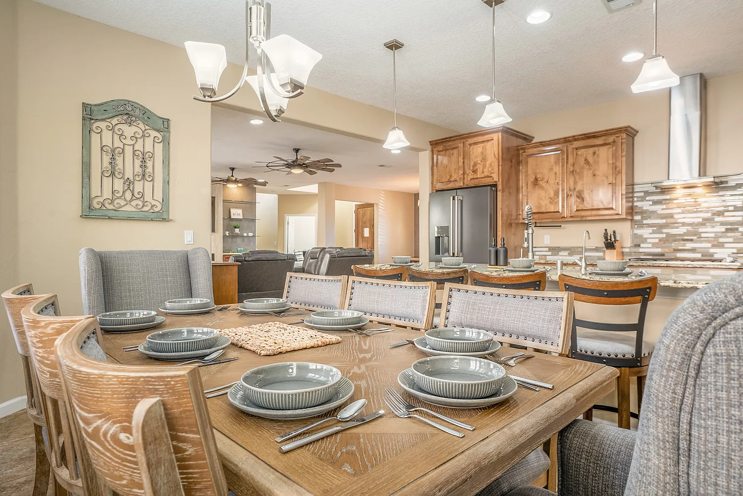5 bed, $7,500 — Photo 2