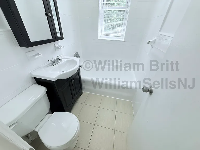 18-20 Kensington Ave #1B — Photo 4