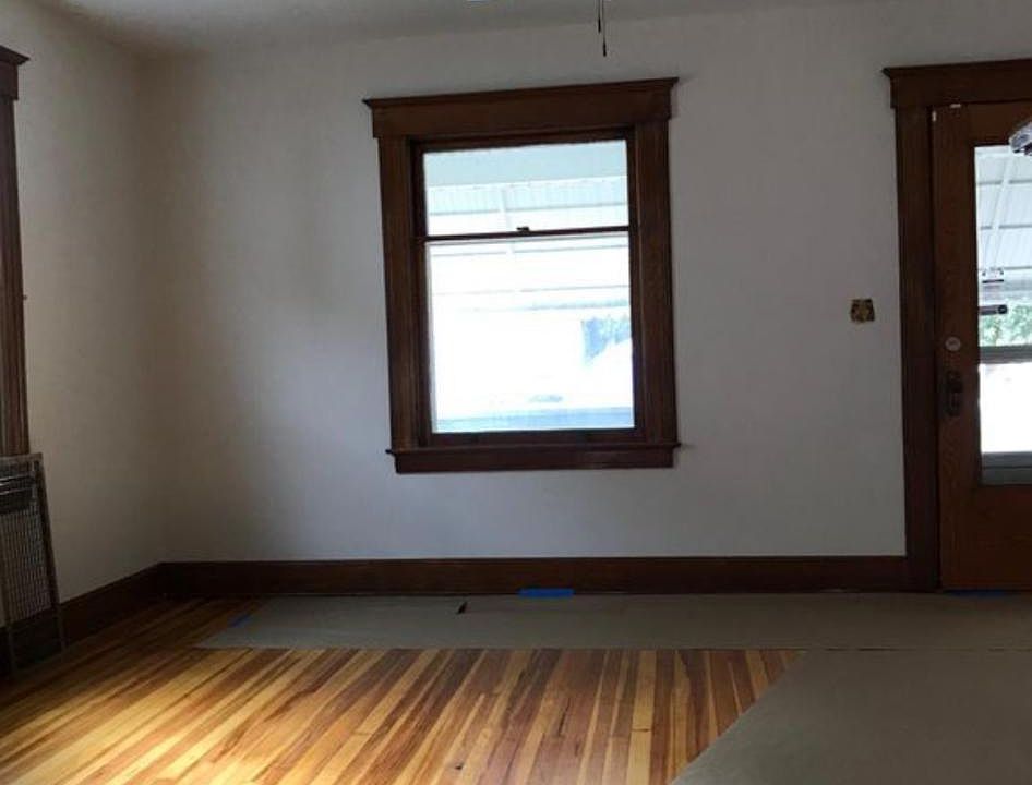 1st image of 419 Roosevelt Ave #2