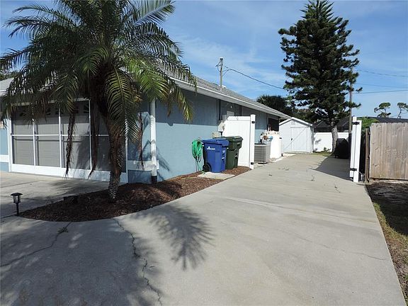 3rd image of 1148 ROYAL ROAD