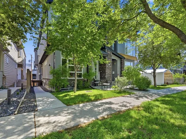 4620 SW 17th Ave NW #2, Calgary, AB T3B 0P3