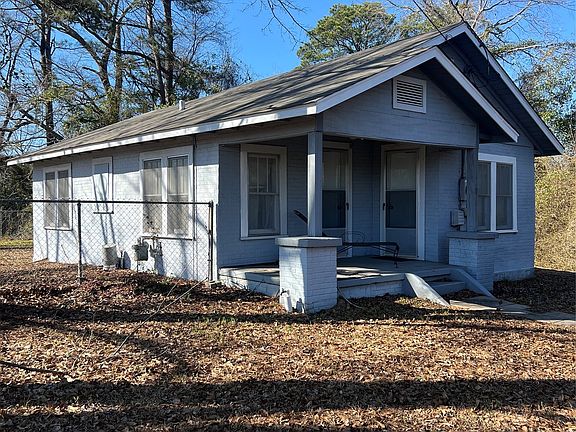 2nd image of 205 Sterling St