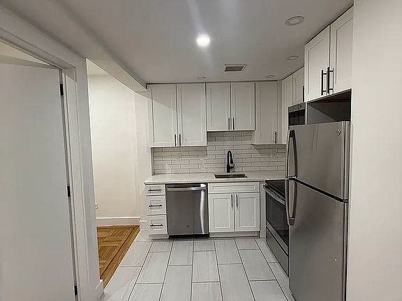 5th image of 185 Claremont Ave #3B