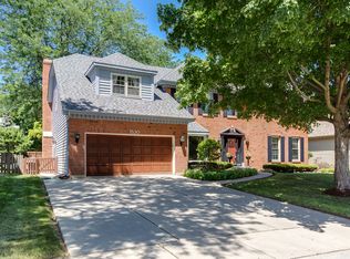 1530 Falcon Dr, Wheaton, IL 60187