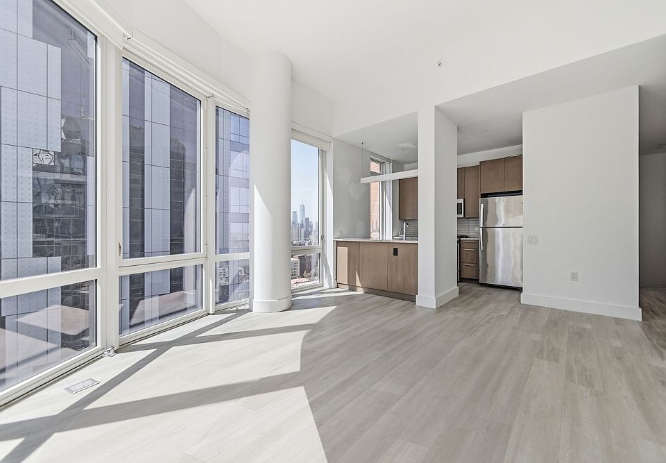1st image of 86 Fleet Pl APT 31Q