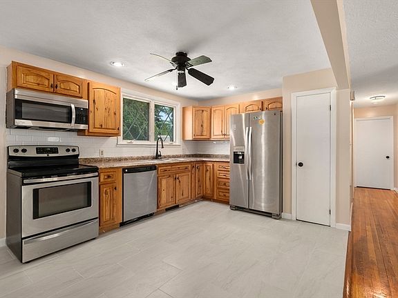 3rd image of 8 Harwood St