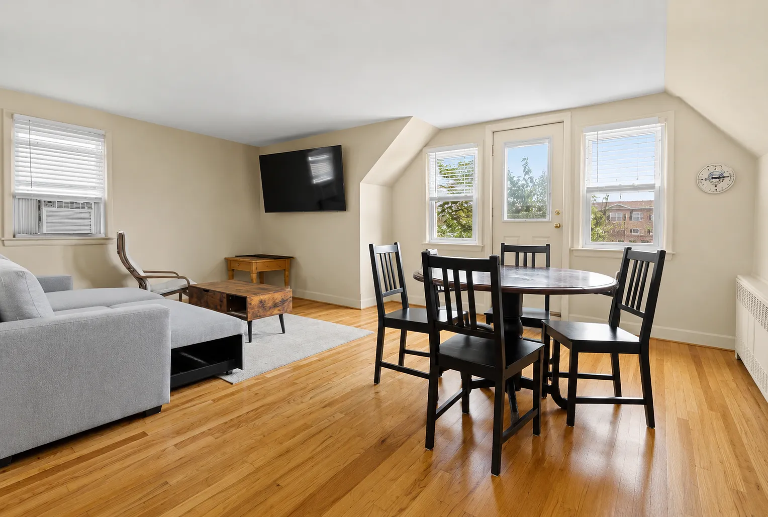 1 bed, $2,500 — Photo 2
