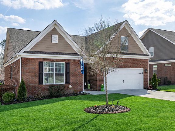 3rd image of 119 Fitzsimmons Dr