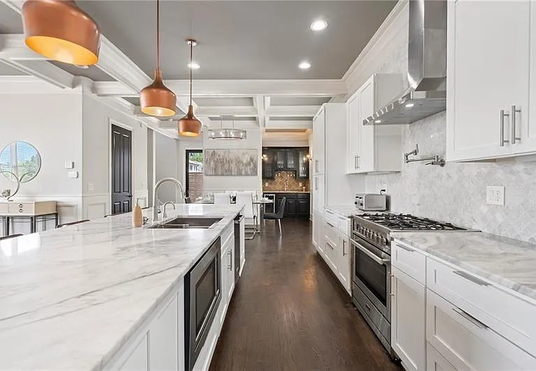 631 Boulevard NE — Photo 17