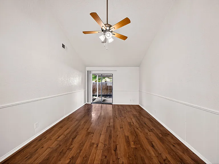 208 Bexar Dr — Photo 12