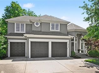 6730 NW Meyers Cir, Parkville, MO 64152
