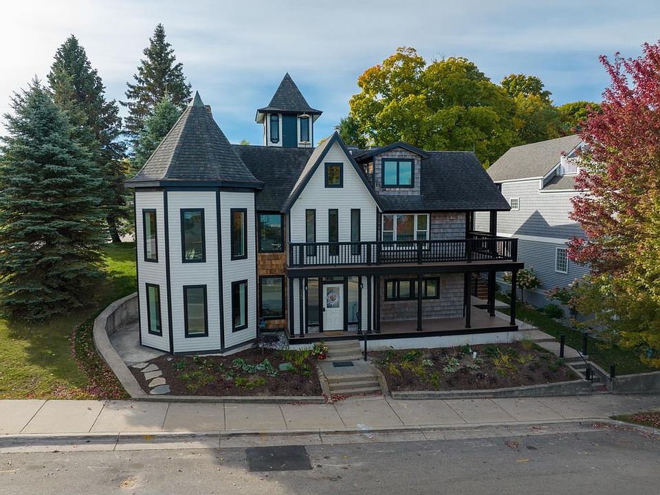 1st image of 120 E Lake St #2