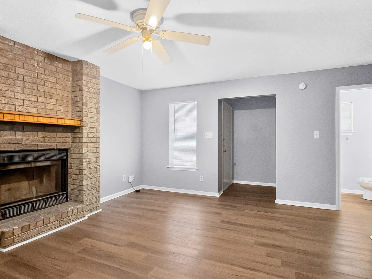 1813 Cedarhill Dr — Photo 3