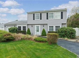 4 Michael Ave, Bellport, NY 11713