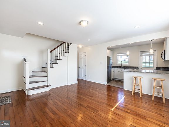 5th image of 301 Williams Dr