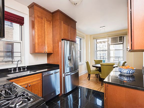3rd image of 161 W 75th St APT 10F