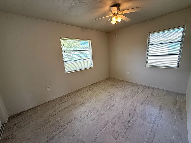 305 W Alma Dr — Photo 4