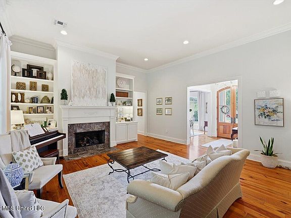 5th image of 473 Kingsbridge Rd