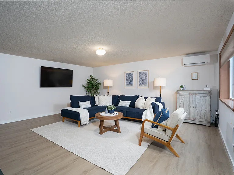1045 Sunrise Ln — Photo 18