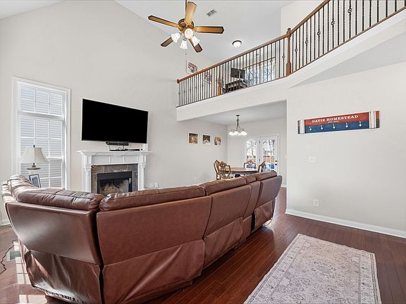 5th image of 3764 Windmill Dr