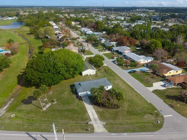 1673 SE Lyngate Drive, Port St Lucie, FL 34952