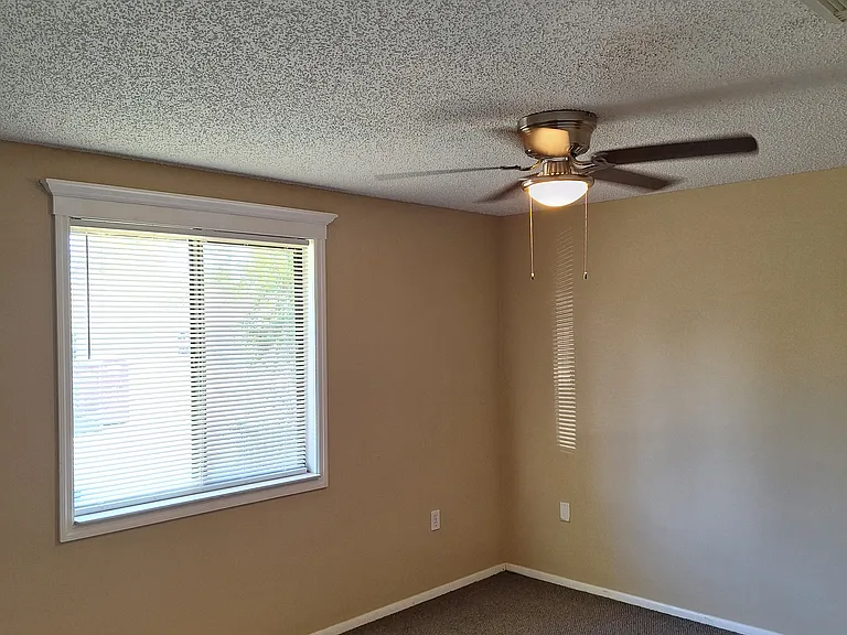 1429 Pulaski St — Photo 7