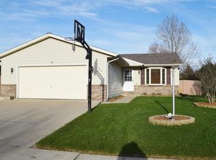 988 Van Buren Ave, Hartford, WI 53027