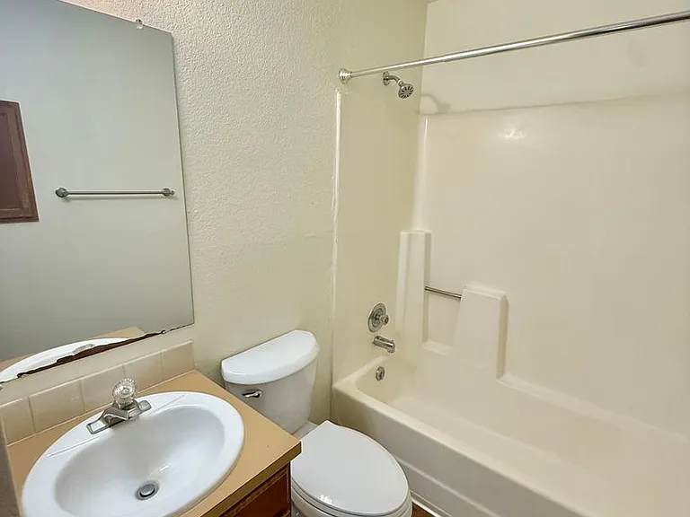 4914-4920 Basswood Dr — Photo 17