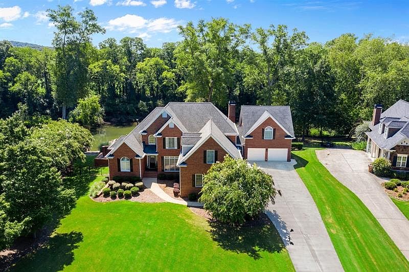 1st image of 20 Oxford Dr