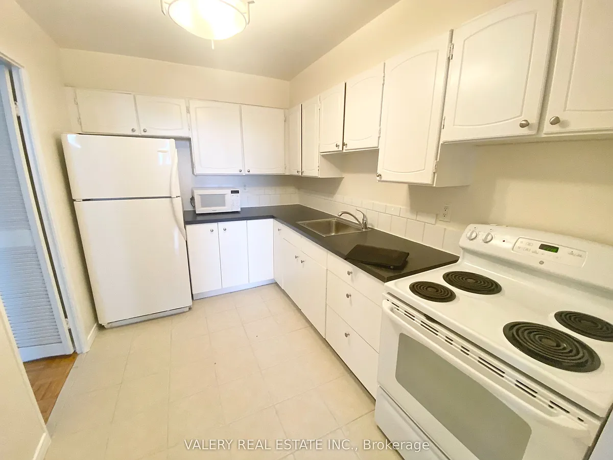 Building Photo - 10 Edgecliff Golfway #711