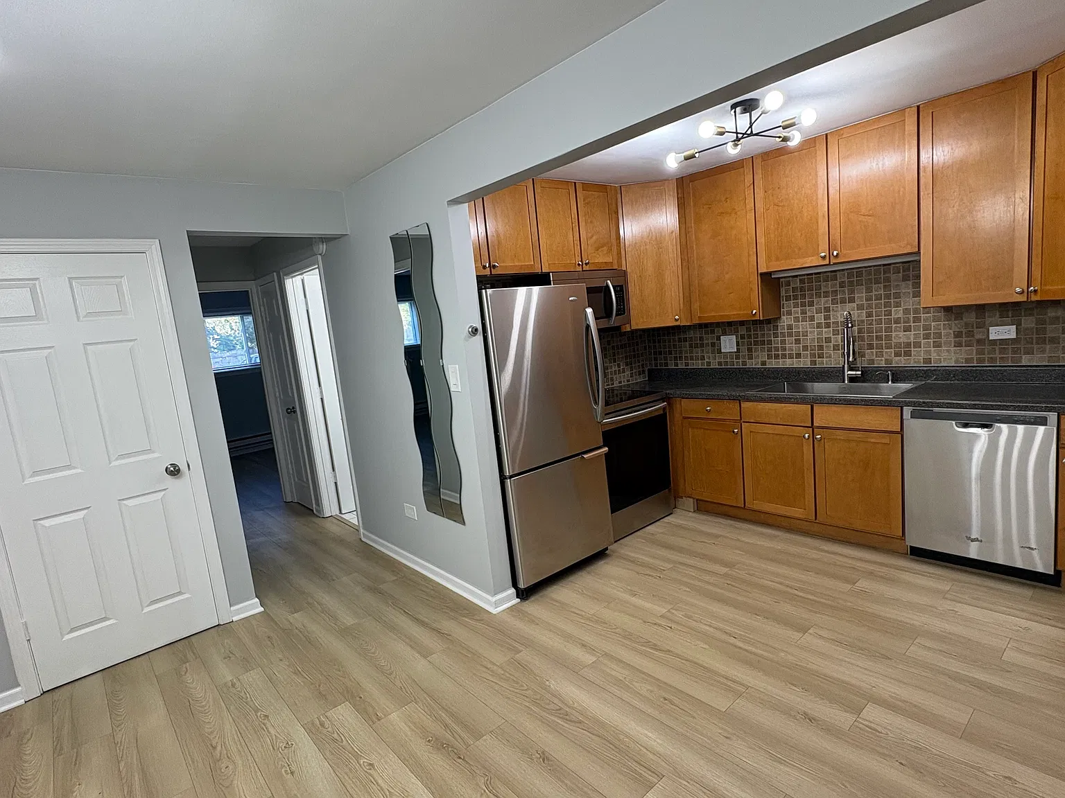 2 bed, 900 sqft, $1,649 — Photo 3