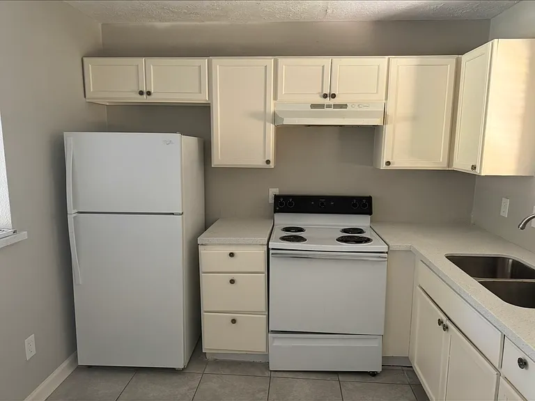 3828 Oakview St #4 — Photo 2