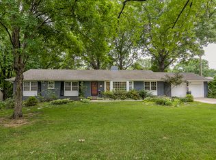 9815 Cherokee Ln, Leawood, KS 66206