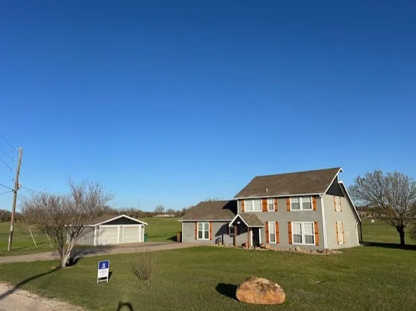 195 Nocona Dr, Nocona, TX 76255