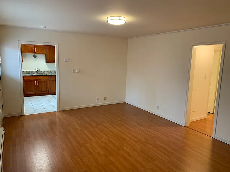 5600 University Way NE — Photo 5