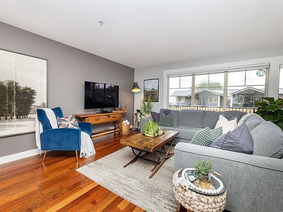 5th image of 414 Gower Point Rd #105