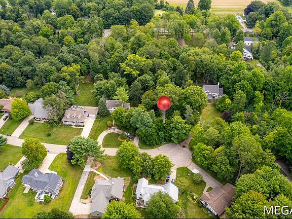 4th image of Pine Hollow Rd