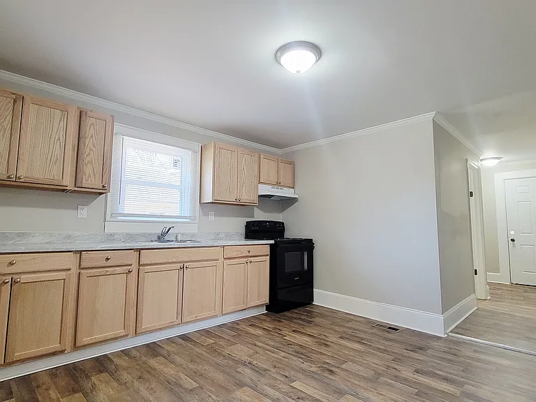 421 Carolina Ave — Photo 2