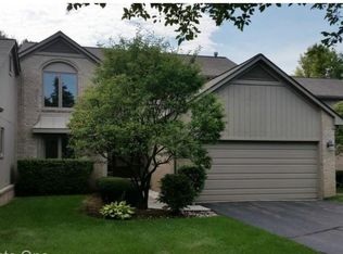 33785 Vista Dr, Farmington Hills, MI
