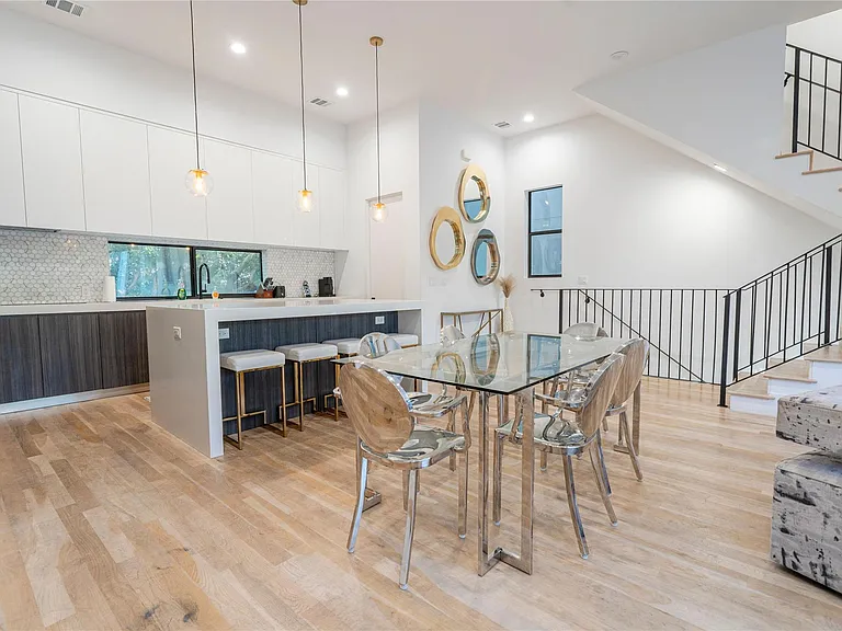 709 Memorial Heights Dr — Photo 18