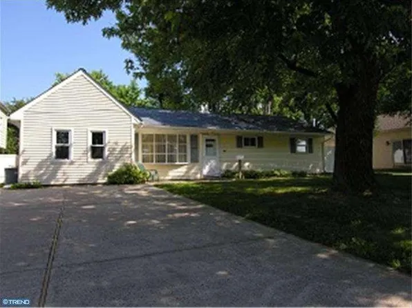 717 Auburn Rd, Fairless Hills, PA 19030