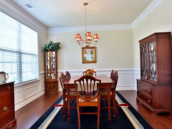 5th image of 203 Fox Pointe Ct